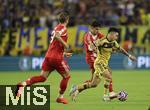 21.06.2025, FIFA Club World Cup 2025, Gruppe C, FC Bayern Mnchen - CA Boca Juniors, im Hard-Rock-Stadium in Miami, Florida (USA), re: Aleksandar Pavlovic (Bayern Mnchen)  im Zweikampf 