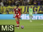 21.06.2025, FIFA Club World Cup 2025, Gruppe C, FC Bayern Mnchen - CA Boca Juniors, im Hard-Rock-Stadium in Miami, Florida (USA),  Aleksandar Pavlovic (Bayern Mnchen)  am Ball 