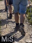 21.06.2025, Wandern im Allgu bei Oberjoch, Urlauber wandern am Berg Iseler,  Er ist der Hausberg von Oberjoch und Bad Hindelang. (Modelreleased)  