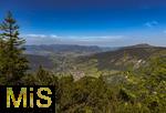 21.06.2025, Wandern im Allgu bei Oberjoch, auf dem Wanderweg zum Berg Iseler sieht man im Tal die Stadt Bad Hindelang.