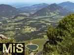21.06.2025, Wandern im Allgu bei Oberjoch, Wandergebiet zum Berg Iseler,  Die bewirtete Wiedhag-Alpe mit dem Wasserteich fr die Beschneiungsanlage. 