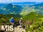 21.06.2025, Wandern im Allgu bei Oberjoch, auf dem Wanderweg zum Berg Iseler sieht man im Tal die Stadt Bad Hindelang. 