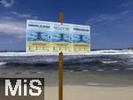 23.06.2025,  Beliebtes Reiseziel der Deutschen, Mallorca.  hier Cala Ratjada am Strand Cala Agulla. Die Rote Flagge steht am Strand, weiss-rote Flatterbnder sperren den Strandabschnitt aufgrund zu gefhrlicher Wellen und Brandung ab. Ein Warnschild in 3 Sprachen weist die Badegste auf die Strmung und das richtige Verhalten bei Gefahr hin.