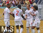 29.06.2025, FIFA Club World Cup 2025, Achtelfinale, CR Flamengo Rio de Janeiro - FC Bayern Mnchen, im Hard Rock Stadium (Miami Gardens, FL), Torjubel Harry Kane (2.v.re, FC Bayern Mnchen). mit Jonathan Tah (FC Bayern Mnchen), Dayot Upamecano (FC Bayern Mnchen), Serge Gnabry (FC Bayern Mnchen) 