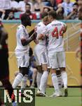 29.06.2025, FIFA Club World Cup 2025, Achtelfinale, CR Flamengo Rio de Janeiro - FC Bayern Mnchen, im Hard Rock Stadium (Miami Gardens, FL),  Torjubel Leon Goretzka (FC Bayern Mnchen) und Josip Stanisic (Bayern Mnchen) mit Joshua Kimmich (FC Bayern Mnchen) und Dayot Upamecano (FC Bayern Mnchen) 