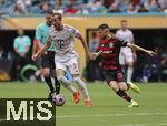 29.06.2025, FIFA Club World Cup 2025, Achtelfinale, CR Flamengo Rio de Janeiro - FC Bayern Mnchen, im Hard Rock Stadium (Miami Gardens, FL), v.li: Harry Kane (FC Bayern Mnchen) gegen JORGINHO (Flamengo).