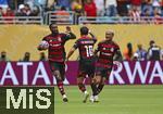 29.06.2025, FIFA Club World Cup 2025, Achtelfinale, CR Flamengo Rio de Janeiro - FC Bayern Mnchen, im Hard Rock Stadium (Miami Gardens, FL), v.li: GERSON (Flamengo) Torjubel mit Giorgian DE ARRASCAETA und WESLEY (Flamengo).