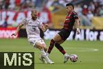 29.06.2025, FIFA Club World Cup 2025, Achtelfinale, CR Flamengo Rio de Janeiro - FC Bayern Mnchen, im Hard Rock Stadium (Miami Gardens, FL), li: Konrad Laimer (FC Bayern Mnchen) im Zweikampf 
