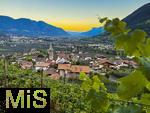 29.6.2025, Meran in Sdtirol, Italien. Ortsteil Algund mit Blick im Sden nach Lana und hinten Bozen.