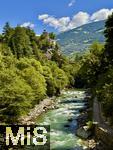 29.6.2025, Meran in Sdtirol, Italien. Zenoburg (Castel Sanzeno), unten fliesst die Passer idyllisch in ihrem Bett.