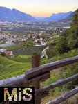 29.6.2025, Meran in Sdtirol, Italien. Ortsteil Algund mit Blick im Sden nach Lana und hinten Bozen.