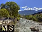 29.6.2025, Meran in S�dtirol, Italien. Innenstadt Meran, Fussg�ngerpromenade und Br�cke an der Passer