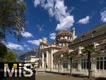 29.6.2025, Meran in S�dtirol, Italien. Innenstadt Meran, Das historische Kurhaus von Meran an der Fussg�ngerpromenade. 