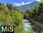 29.6.2025, Meran in S�dtirol, Italien. Zenoburg (Castel Sanzeno), unten fliesst die Passer idyllisch in ihrem Bett.
