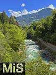 29.6.2025, Meran in S�dtirol, Italien. Zenoburg (Castel Sanzeno), unten fliesst die Passer idyllisch in ihrem Bett.
