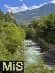 29.6.2025, Meran in S�dtirol, Italien. Zenoburg (Castel Sanzeno), unten fliesst die Passer idyllisch in ihrem Bett.
