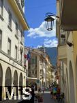 29.6.2025, Meran in S�dtirol, Italien. Innenstadt Meran, Via Mortici, die urige Einkaufsgasse in der Altstadt.