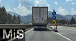 26.06.2025, Brennerautobahn bei Innsbruck (sterreich). Fahrtrichtung Sden bei Vals (sterreich), LKWs mssen in der Mitte fahren wegen Gewichtsausgleich auf der Baustelle der Brcke.