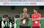 04.07.2025, UEFA Frauen-Europameisterschaft 2025 in der Schweiz. Spieltag 1, Vorrunde, Deutschland - Polen, im Kybunpark (St. Gallen, Schweiz). (L-R) Bundestrainer Christian Wck (Deutschland) mit Sportpsychologe Christoph Herr (Deutschland)