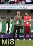 04.07.2025, UEFA Frauen-Europameisterschaft 2025 in der Schweiz. Spieltag 1, Vorrunde, Deutschland - Polen, im Kybunpark (St. Gallen, Schweiz). (L-R) Bundestrainer Christian Wck (Deutschland) mit Sportpsychologe Christoph Herr (Deutschland)