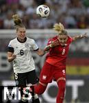 04.07.2025, UEFA Frauen-Europameisterschaft 2025 in der Schweiz. Spieltag 1, Vorrunde, Deutschland - Polen, im Kybunpark (St. Gallen, Schweiz). (L-R) Janina Minge (Deutschland) gegen Ewelina Kamczyk (Polen)
