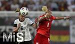 04.07.2025, UEFA Frauen-Europameisterschaft 2025 in der Schweiz. Spieltag 1, Vorrunde, Deutschland - Polen, im Kybunpark (St. Gallen, Schweiz). (L-R) Janina Minge (Deutschland) gegen Ewelina Kamczyk (Polen)