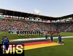04.07.2025, UEFA Frauen-Europameisterschaft 2025 in der Schweiz. Spieltag 1, Vorrunde, Deutschland - Polen, im Kybunpark (St. Gallen, Schweiz). beiden Mannschaften nehmen Aufstellung zu den Nationalhymnen