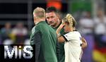 04.07.2025, UEFA Frauen-Europameisterschaft 2025 in der Schweiz. Spieltag 1, Vorrunde, Deutschland - Polen, im Kybunpark (St. Gallen, Schweiz). unter Trnern muss Giulia Gwinn (Deutschland) verletzt vom Spielfeld gehen