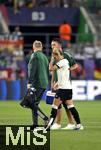 04.07.2025, UEFA Frauen-Europameisterschaft 2025 in der Schweiz. Spieltag 1, Vorrunde, Deutschland - Polen, im Kybunpark (St. Gallen, Schweiz). unter Trnern muss Giulia Gwinn (Deutschland) verletzt vom Spielfeld gehen