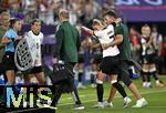 04.07.2025, UEFA Frauen-Europameisterschaft 2025 in der Schweiz. Spieltag 1, Vorrunde, Deutschland - Polen, im Kybunpark (St. Gallen, Schweiz). unter Trnern muss Giulia Gwinn (Deutschland) verletzt vom Spielfeld gehen