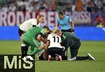 04.07.2025, UEFA Frauen-Europameisterschaft 2025 in der Schweiz. Spieltag 1, Vorrunde, Deutschland - Polen, im Kybunpark (St. Gallen, Schweiz). Giulia Gwinn (Deutschland) sitzt unter Trnen am Boden da sie Verletzungs bedingt nicht weiter spielen kann