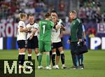 04.07.2025, UEFA Frauen-Europameisterschaft 2025 in der Schweiz. Spieltag 1, Vorrunde, Deutschland - Polen, im Kybunpark (St. Gallen, Schweiz). Giulia Gwinn (Deutschland) muss unter Trnen Verletzungs bedingt vom Spielfeld gehen, Torhterin Ann-Kathrin Berger (Deutschland) trstet sie