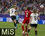 04.07.2025, UEFA Frauen-Europameisterschaft 2025 in der Schweiz. Spieltag 1, Vorrunde, Deutschland - Polen, im Kybunpark (St. Gallen, Schweiz). li: Giulia Gwinn (Deutschland) Kopfball.