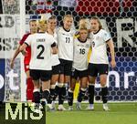 04.07.2025, UEFA Frauen-Europameisterschaft 2025 in der Schweiz. Spieltag 1, Vorrunde, Deutschland - Polen, im Kybunpark (St. Gallen, Schweiz). Torjubel, Sarai Linder (Deutschland), Lea Schller (Deutschland), Linda Dallmann (Deutschland), Sjoeke Nsken (Deutschland), 