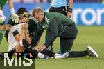 04.07.2025, UEFA Frauen-Europameisterschaft 2025 in der Schweiz. Spieltag 1, Vorrunde, Deutschland - Polen, im Kybunpark (St. Gallen, Schweiz). Nach einer schweren Knieverletzung ist das Spiel fr Giulia Gwinn (mitte, Deutschland) zu ende, die Mannschaftsrzte kmmern sich um sie.