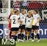 04.07.2025, UEFA Frauen-Europameisterschaft 2025 in der Schweiz. Spieltag 1, Vorrunde, Deutschland - Polen, im Kybunpark (St. Gallen, Schweiz). Torjubel, Sarai Linder (Deutschland), Lea Schller (Deutschland), Linda Dallmann (Deutschland), Sjoeke Nsken (Deutschland), 