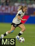 04.07.2025, UEFA Frauen-Europameisterschaft 2025 in der Schweiz. Spieltag 1, Vorrunde, Deutschland - Polen, im Kybunpark (St. Gallen, Schweiz). Elisa Sen (Deutschland)  am Ball 