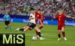 04.07.2025, UEFA Frauen-Europameisterschaft 2025 in der Schweiz. Spieltag 1, Vorrunde, Deutschland - Polen, im Kybunpark (St. Gallen, Schweiz). li: Jule Brand (Deutschland) gegen Paulina Dudek (Polen) 