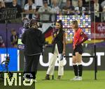 04.07.2025, UEFA Frauen-Europameisterschaft 2025 in der Schweiz. Spieltag 1, Vorrunde, Deutschland - Polen, im Kybunpark (St. Gallen, Schweiz). mitte: Lea Wagner (TV-Moderatorin)