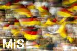 04.07.2025, UEFA Frauen-Europameisterschaft 2025 in der Schweiz. Spieltag 1, Vorrunde, Deutschland - Polen, im Kybunpark (St. Gallen, Schweiz). Deutsche Fans schwenken ihre Fahnen  