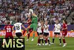 04.07.2025, UEFA Frauen-Europameisterschaft 2025 in der Schweiz. Spieltag 1, Vorrunde, Deutschland - Polen, im Kybunpark (St. Gallen, Schweiz). Torhterin Ann-Katrin Berger (Deutschland) hat den Ball.