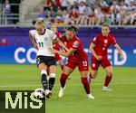 04.07.2025, UEFA Frauen-Europameisterschaft 2025 in der Schweiz. Spieltag 1, Vorrunde, Deutschland - Polen, im Kybunpark (St. Gallen, Schweiz). v.li: Lea Schller (Deutschland) gegen Emilia Szymczak (Polen) 