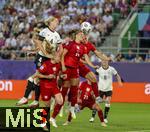 04.07.2025, UEFA Frauen-Europameisterschaft 2025 in der Schweiz. Spieltag 1, Vorrunde, Deutschland - Polen, im Kybunpark (St. Gallen, Schweiz). v.li: Rebecca Knaak (Deutschland), Emilia Szymczak (Polen), Paulina Dudek (Polen), 