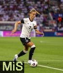 04.07.2025, UEFA Frauen-Europameisterschaft 2025 in der Schweiz. Spieltag 1, Vorrunde, Deutschland - Polen, im Kybunpark (St. Gallen, Schweiz). Giulia Gwinn (Deutschland) am Ball 