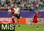 04.07.2025, UEFA Frauen-Europameisterschaft 2025 in der Schweiz. Spieltag 1, Vorrunde, Deutschland - Polen, im Kybunpark (St. Gallen, Schweiz). v.li: Ewa Pajor (Polen) gegen Janina Minge  (Deutschland)  