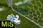 05.07.2025, Fussball 2. Bundesliga 2025/2026, 1.FC Magdeburg im Sommertrainingslager in Bad Wrishofen im Unterallgu,  Torwarthandschuhe liegen neben dem Tor bereit.