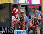 05.07.2025, FIFA Club World Cup 2025, Viertelfinale, Paris St. Germain - FC Bayern Mnchen, im Mercedes-Benz Stadium (Atlanta, GA), Josip Stanisic (Bayern Mnchen) muss am Oberschenkel bandagiert werden.