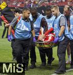 05.07.2025, FIFA Club World Cup 2025, Viertelfinale, Paris St. Germain - FC Bayern Mnchen, im Mercedes-Benz Stadium (Atlanta, GA),  Jamal Musiala (FC Bayern Mnchen) muss nach seiner Verletzung am Bein auf einer Trage vom Platz getragen werden. 