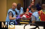 05.07.2025, FIFA Club World Cup 2025, Viertelfinale, Paris St. Germain - FC Bayern Mnchen, im Mercedes-Benz Stadium (Atlanta, GA),  Jamal Musiala (FC Bayern Mnchen) muss nach seiner Verletzung am Bein auf einer Trage ins Krankenhaus gefahren werden. 