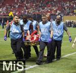 05.07.2025, FIFA Club World Cup 2025, Viertelfinale, Paris St. Germain - FC Bayern Mnchen, im Mercedes-Benz Stadium (Atlanta, GA),  Jamal Musiala (FC Bayern Mnchen) muss nach seiner Verletzung am Bein auf einer Trage vom Platz getragen werden. 